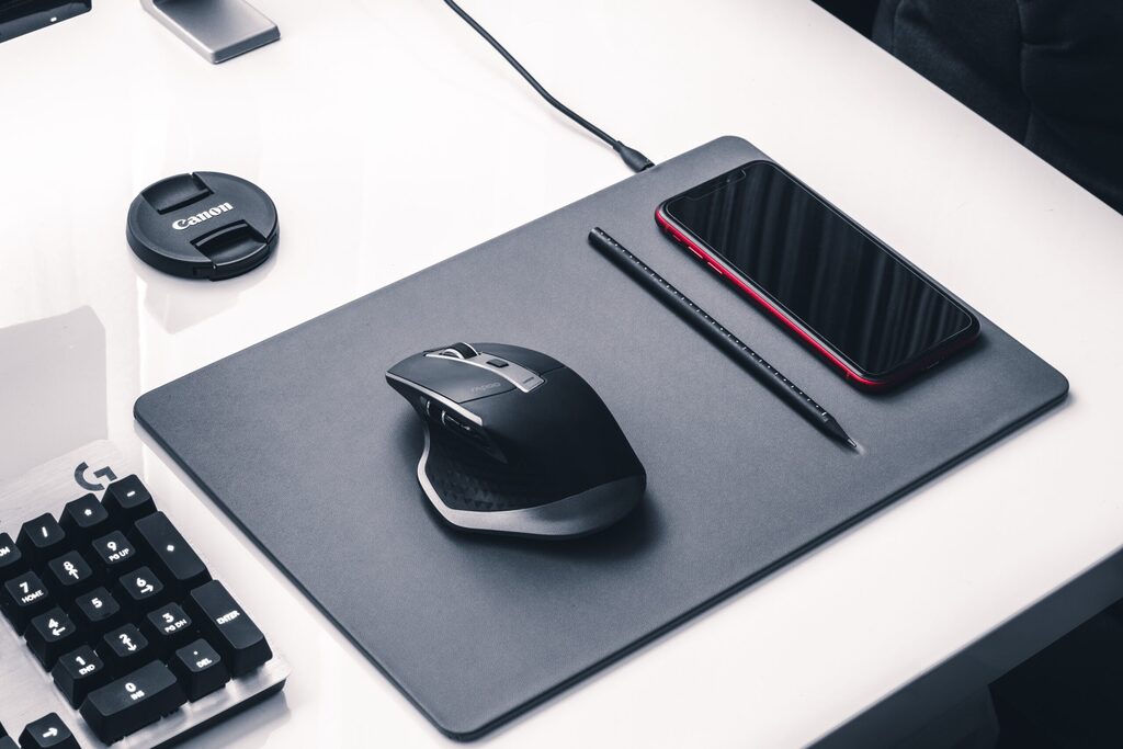 how to clean a mousepad